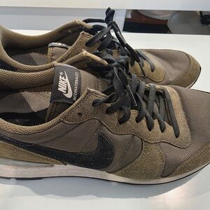 Nike Internationalist